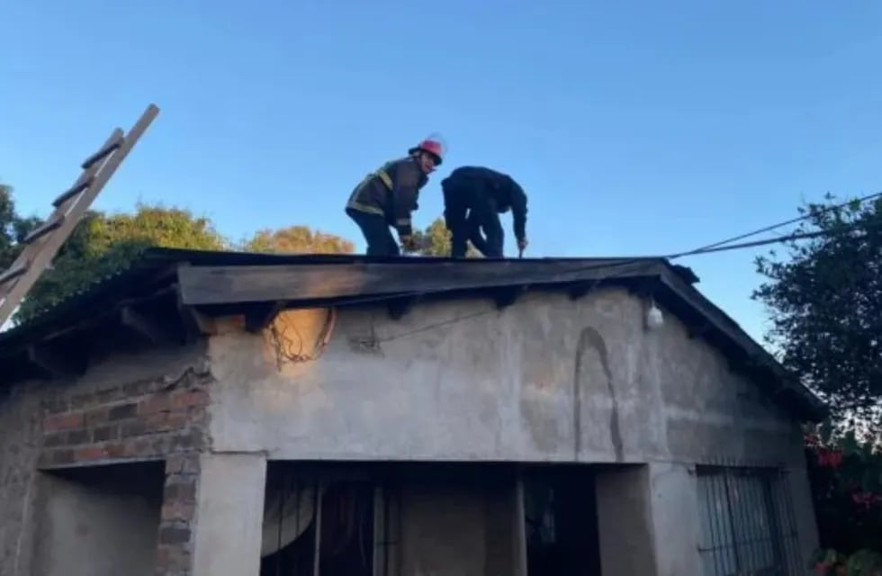 Un presunto desperfecto eléctrico provocó un incendio en una vivienda de Oberá.