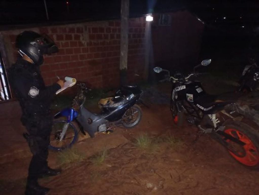 Detienen a un joven y secuestran una motocicleta en Oberá.