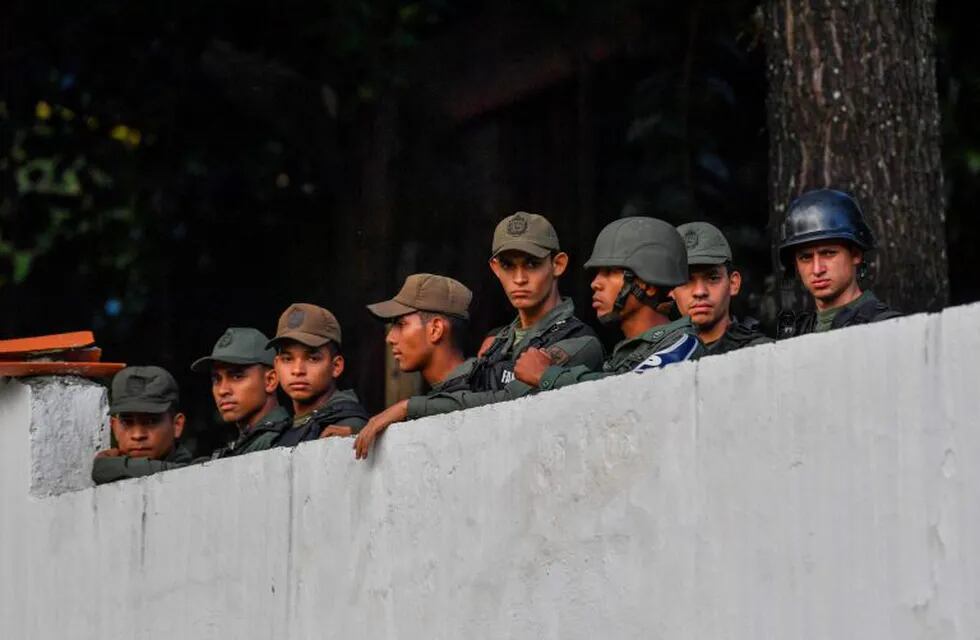 Miembros de la Guardia Nacional en Cotiza, Venezuela llamaron a través de un vide a no reconocer a Maduro.