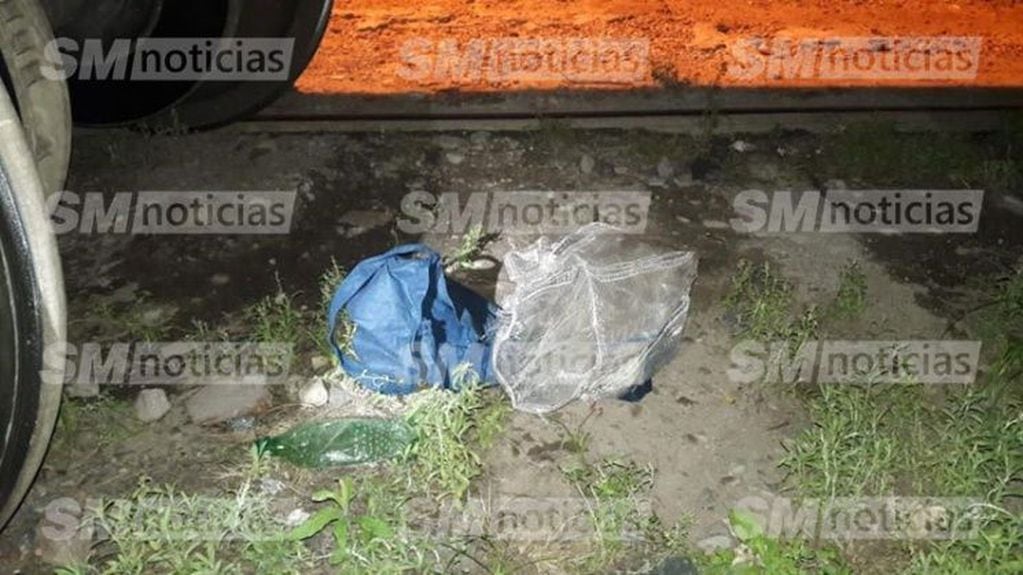 Las granadas halladas debajo de una formación del tren San Martín. (SMNoticias)