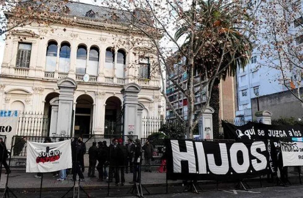 H.I.J.O.S. reiteró su rechazo frente la política de derechos humanos actual en la Casa Rosada. (Prensa H.I.J.O.S. Rosario)