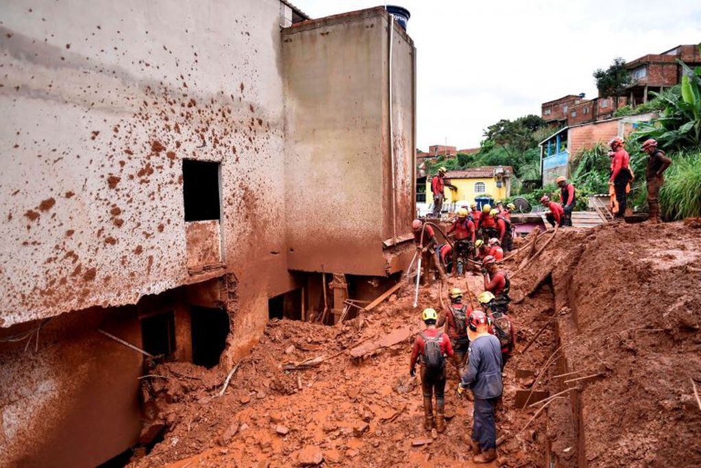 Otras doce personas tuvieron que ser hospitalizadas por heridas dejadas por los accidentes provocados por las lluvia (Foto: DOUGLAS MAGNO / AFP)