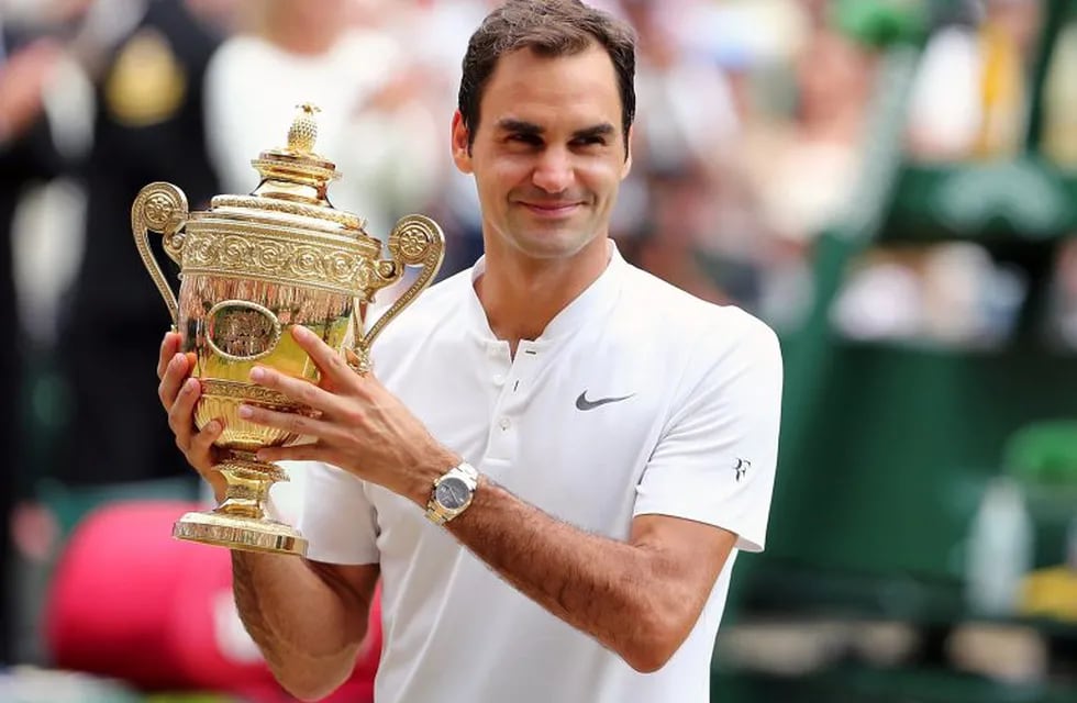 Roger Federer celebra su octavo título en el torneo de tenis de Wimbledon en Londres, Reino Unido, el 16/07/2017.\r\n(Vinculadoa  la cobertura del día de dpa) foto: Gareth Fuller/PA Wire/dpa