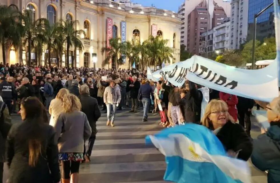 Comenzó la protesta por el pedido de desafuero de Cristina Fernández de Kirchner.
