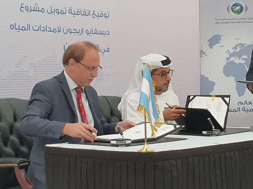 El Gobierno de Santa Fe obtuvo un préstamo del Fondo de Abu Dhabi para el Desarrollo por U$S 80 millones. Se le suman otros 50 millones de dólares de OFID de la OPEP.  (@gonzalosaglione)