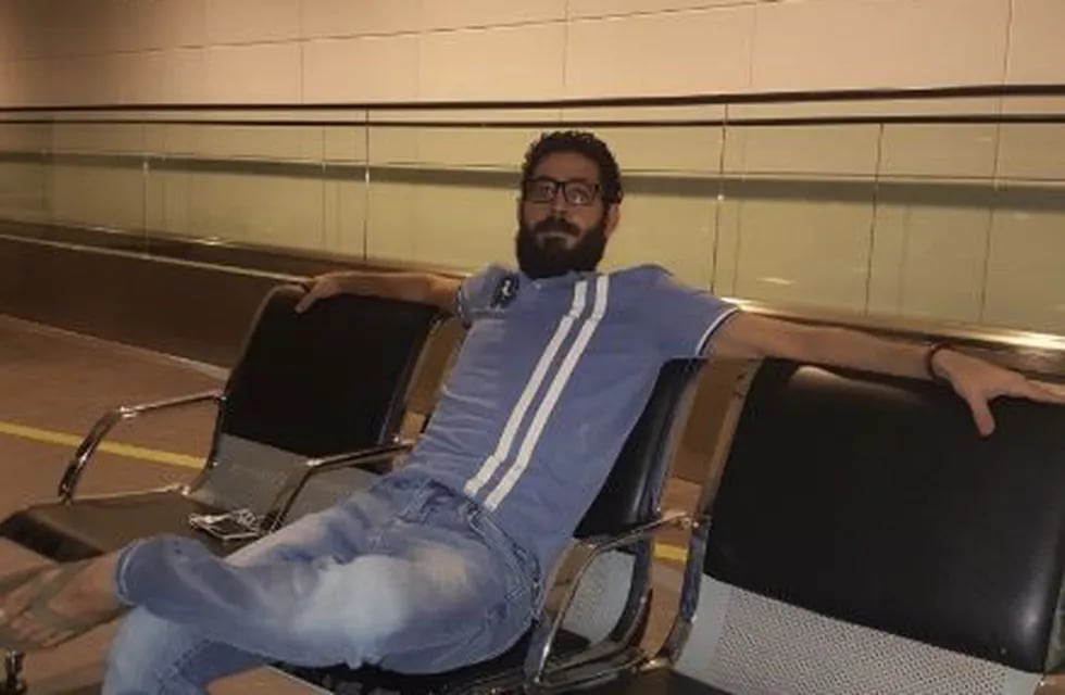 Un sirio vive en un aeropuerto hace 130 días porque se opone a la guerra en su país