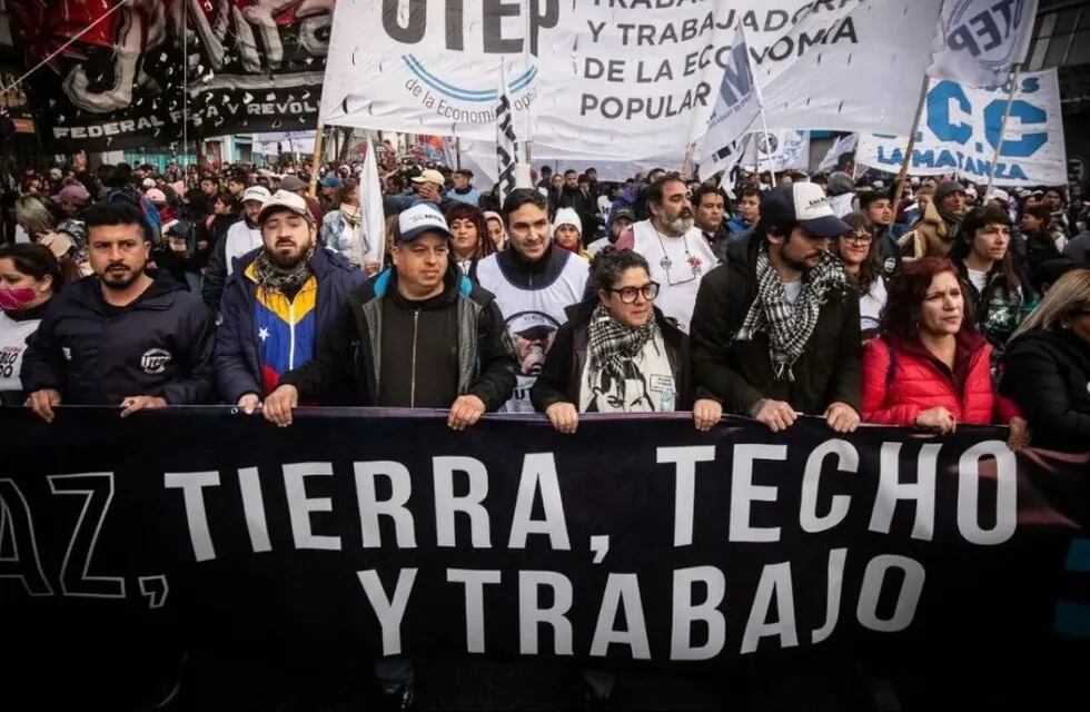Los movimientos sociales marcharon de Liniers hasta el centro porteño