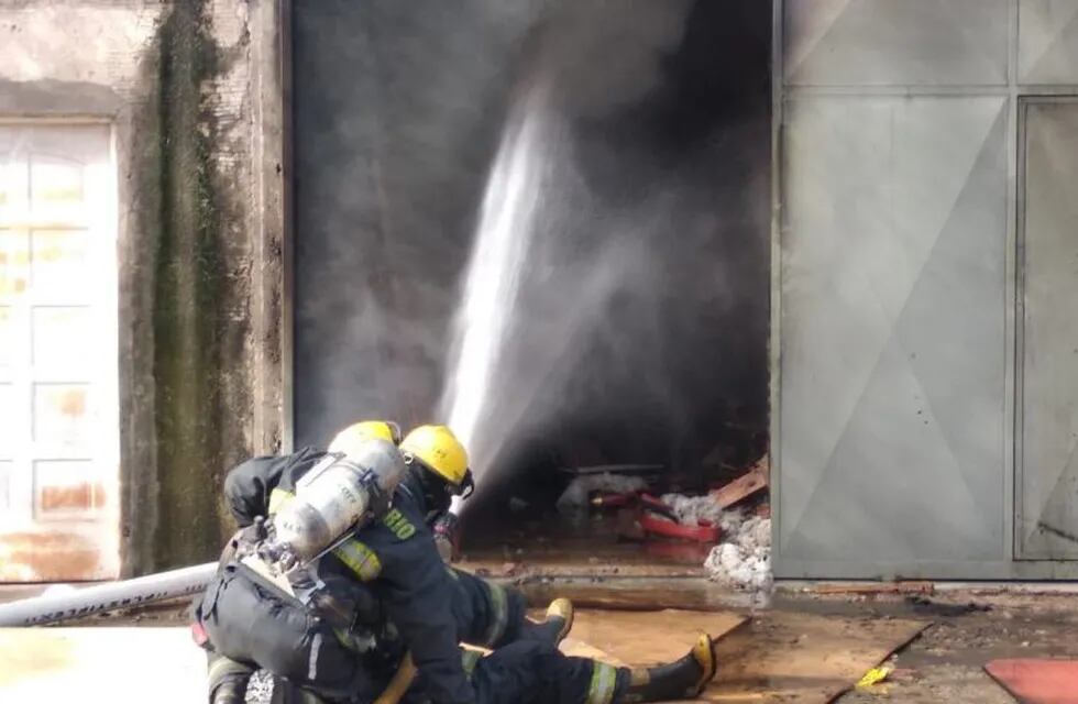 El incendio se produjo en Camilo Aldao al 3900.