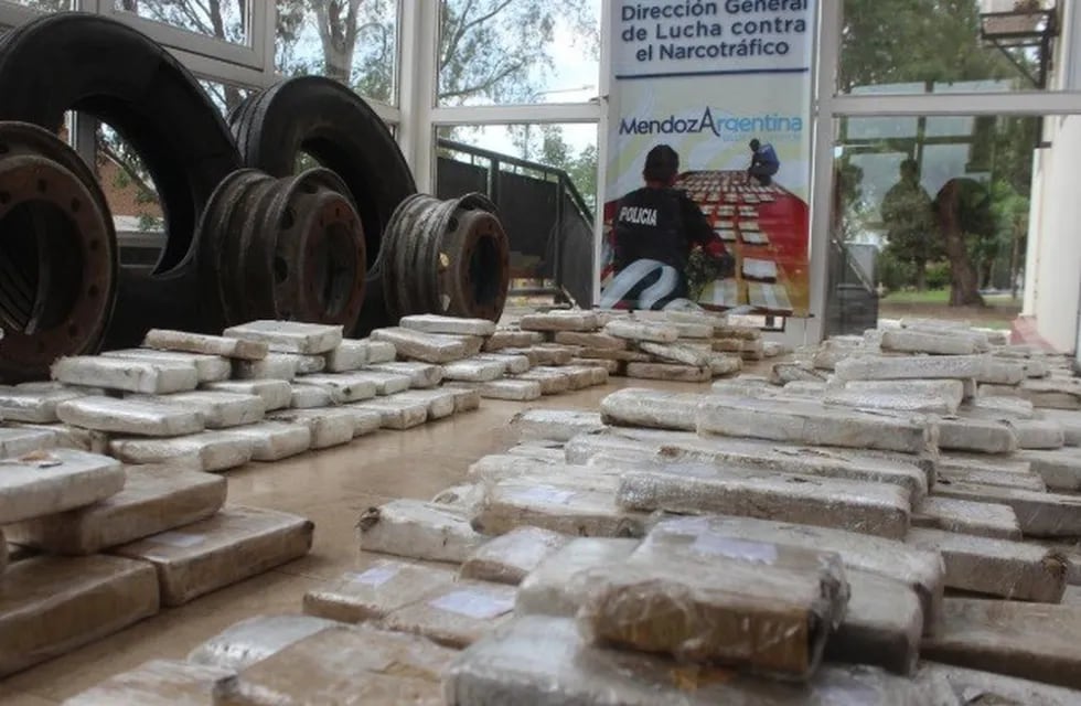 La Dirección de Lucha contra el Narcotráfico, confirmó que llevan incautados  5.200 kilos de marihuana y 138 kilos de cocaína, en Mendoza.