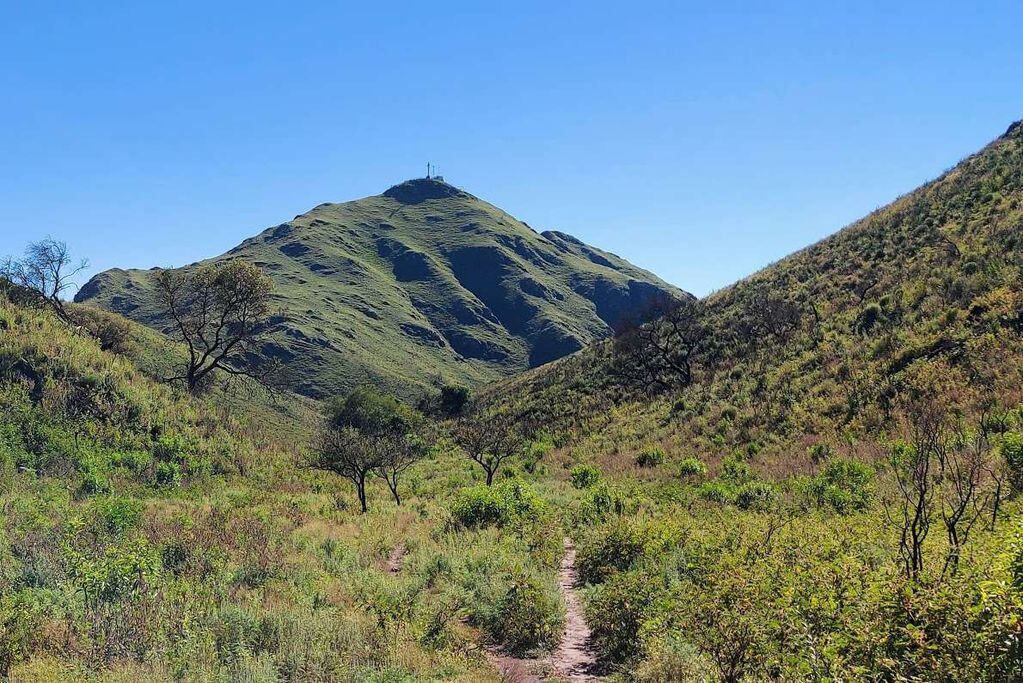 El Pan de Azúcar es un cerro entre Punilla y la zona de Sierras Chicas, y tiene una altura de 1.290 metros sobre el nivel del mar. (Juan Simo / La Voz).