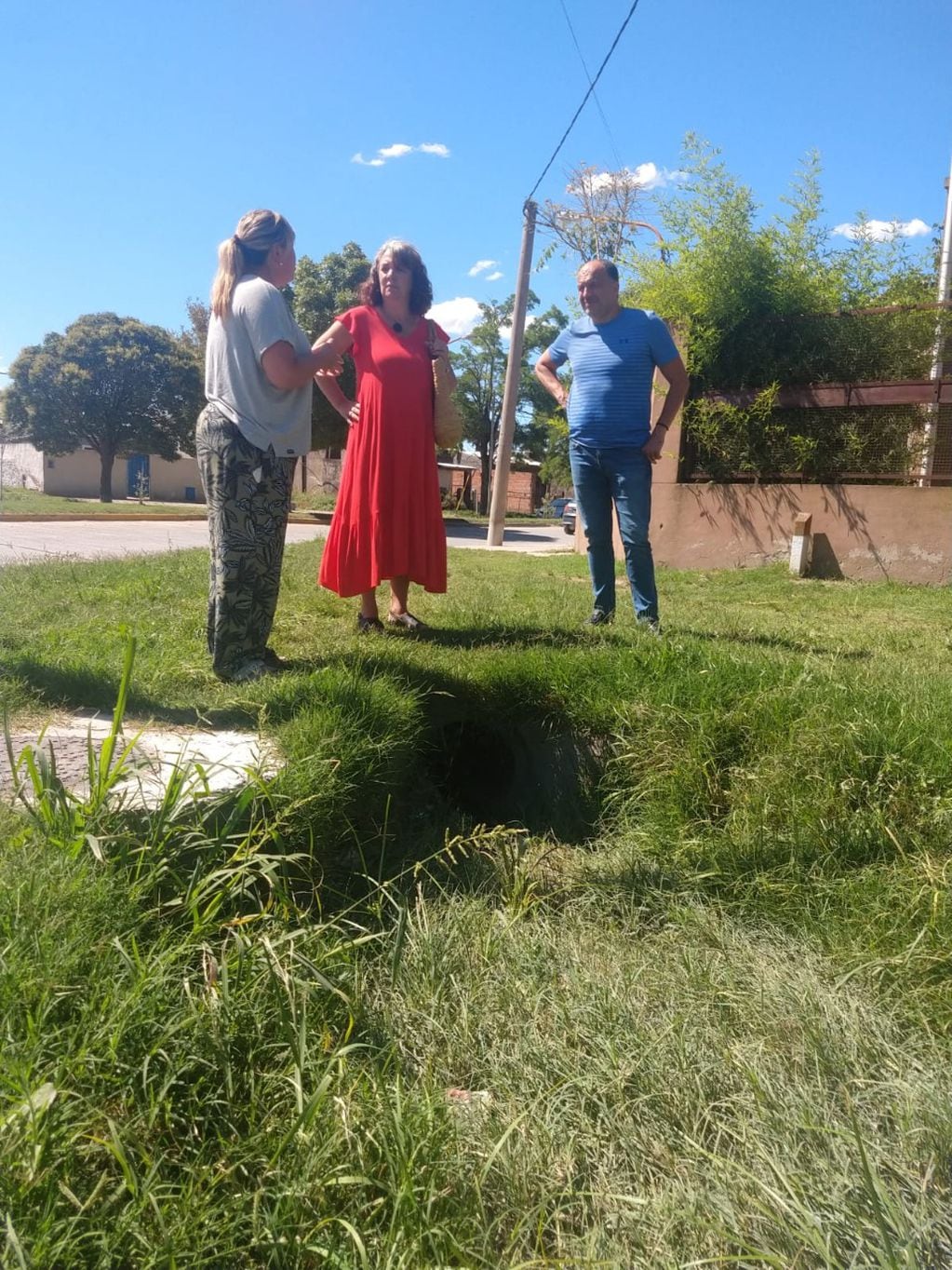 Tres Arroyos, Vecinos de Rivadavia y Aníbal Ponce reclaman por problemas en la red pluvial y cloacal