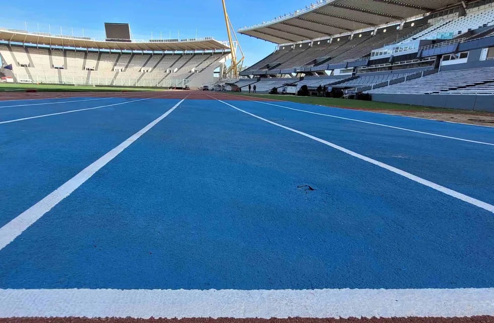 La pista de atletismo del Estadio Mario Alberto Kempes está siendo reparada.