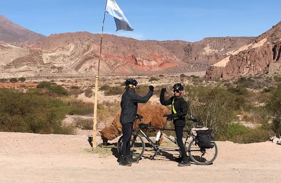 Juan  y Santiago en su bicicleta