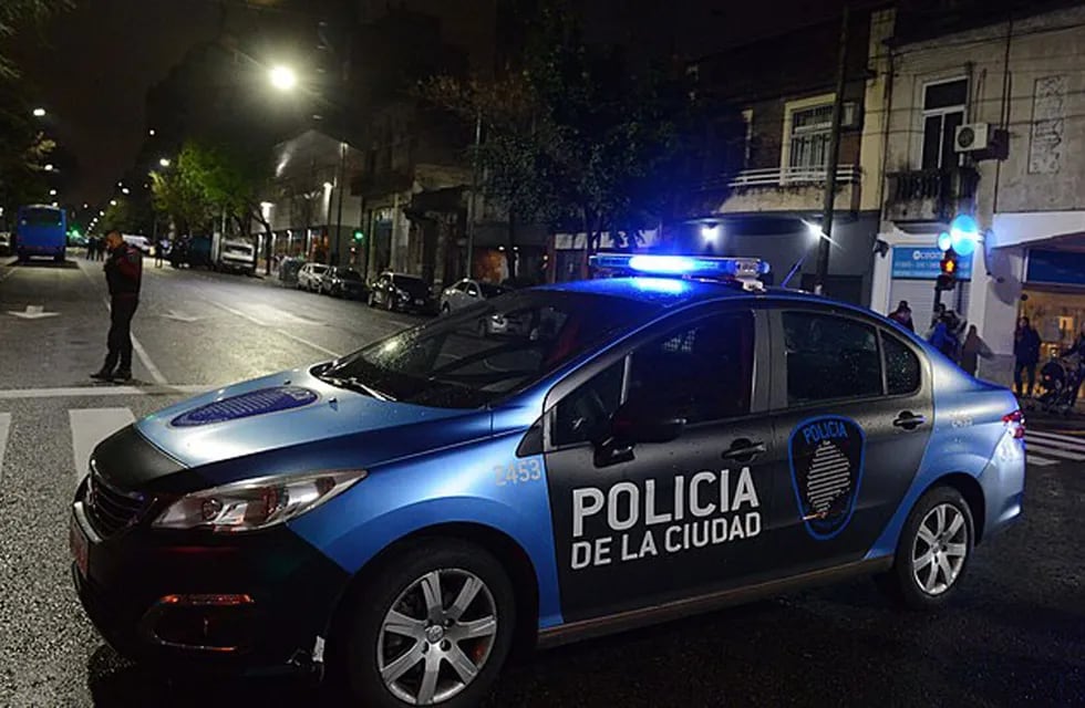 La Policía de la Ciudad de Buenos Aires debió esperar la orden de la Fiscalía para poder entrar al departamento. Foto: Archivo.