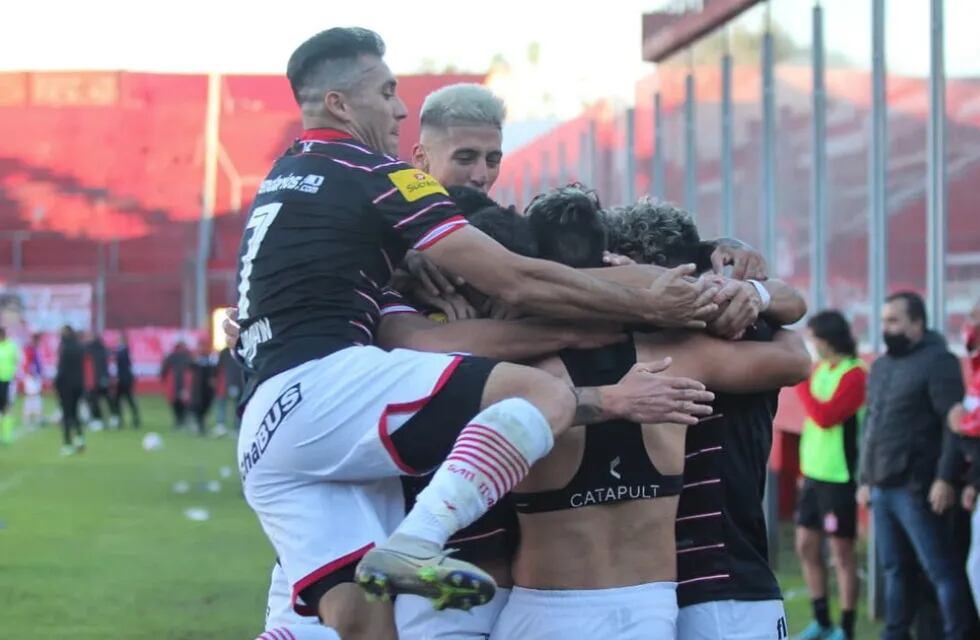 San Martín de Tucumán derrotó 2-0 a Deportivo Maipú por la Primera Nacional.