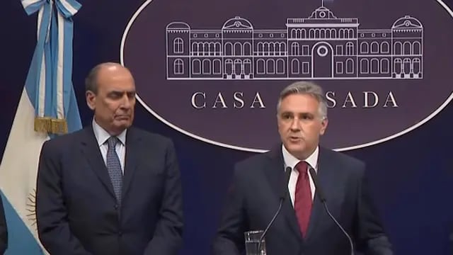 Martín Llaryora, gobernador de Córdoba, en la Casa Rosada con el ministro del Interior, Guillermo Francos.