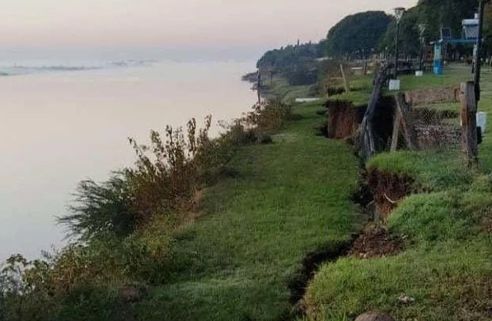 Se desmoronó una parte del paseo ribereño de Puerto Gaboto (Info Más)