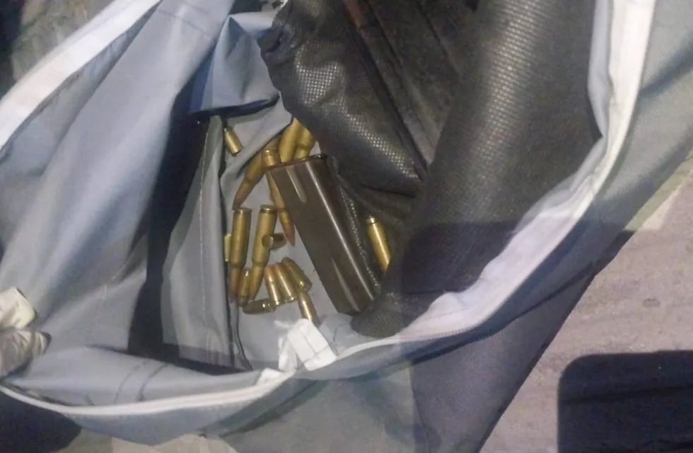 Los investigadores recogieron una mochila con la evidencia en Nuestra Señora del Rosario y Belgrano.