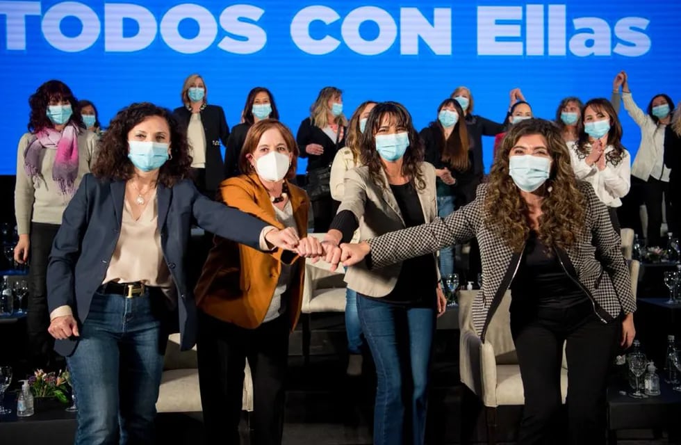 Hacemos por Córdoba presentó sus candidatas en un acto con unas 2.000 mujeres (La Voz).