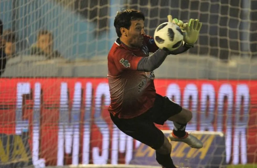 La serie de penales terminó 3-4 a favor de los santiagueños.