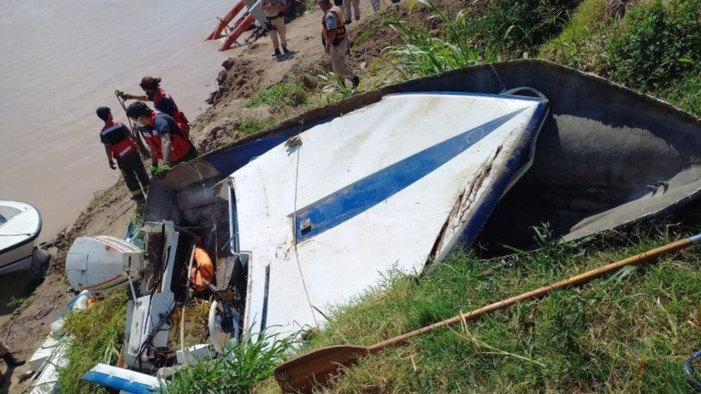 Lancha chocó toma de agua en Paraná.