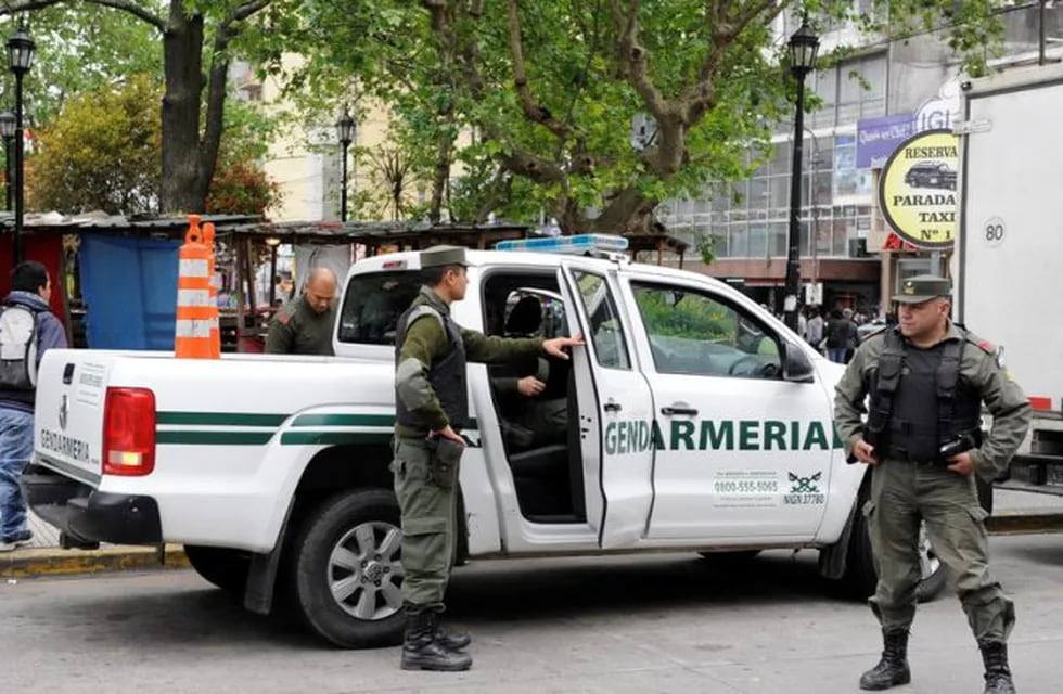 Un gendarme fue asaltado en Lomas de Zamora y los ladrones se llevaron a su bebé dentro del vehículo.