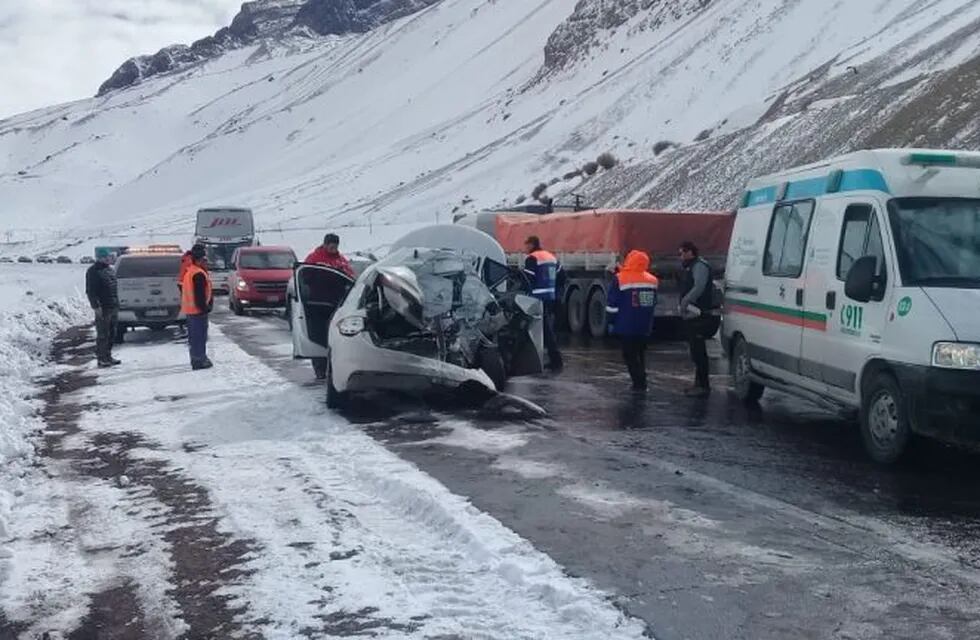 Accidente en Ruta 7- entre Horcones y curva de la Soberanía/ Nieve