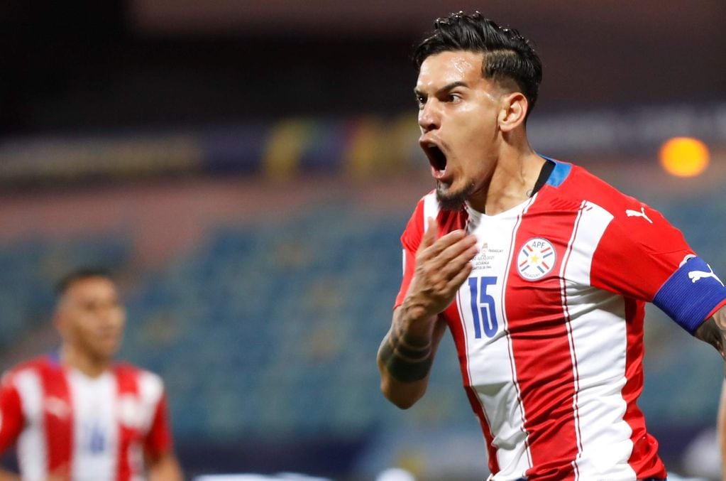Gustavo Gómez, autor de un gol para Paraguay ante Perú. (AP Photo/Eraldo Peres)