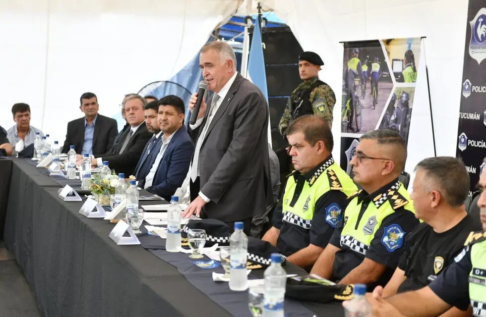 Gobernador Osvaldo Jaldo presidio el encuentro con la presencia de las principales autoridades del área de seguridad de Tucumán, Salta y Jujuy.