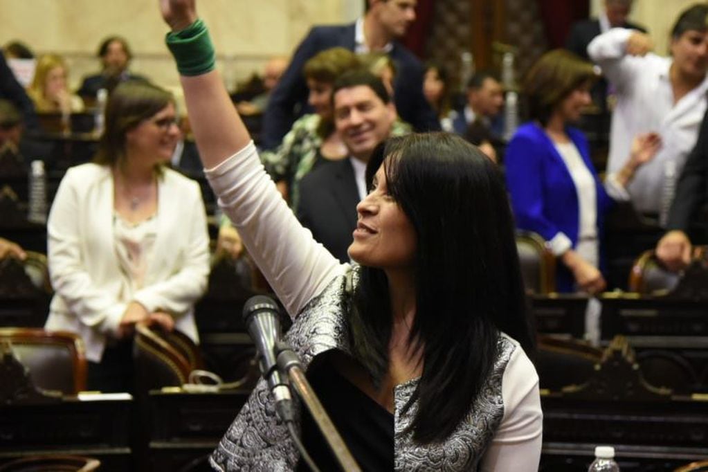 La diputada Lia Verónica Caliva votó a favor de la ley.
