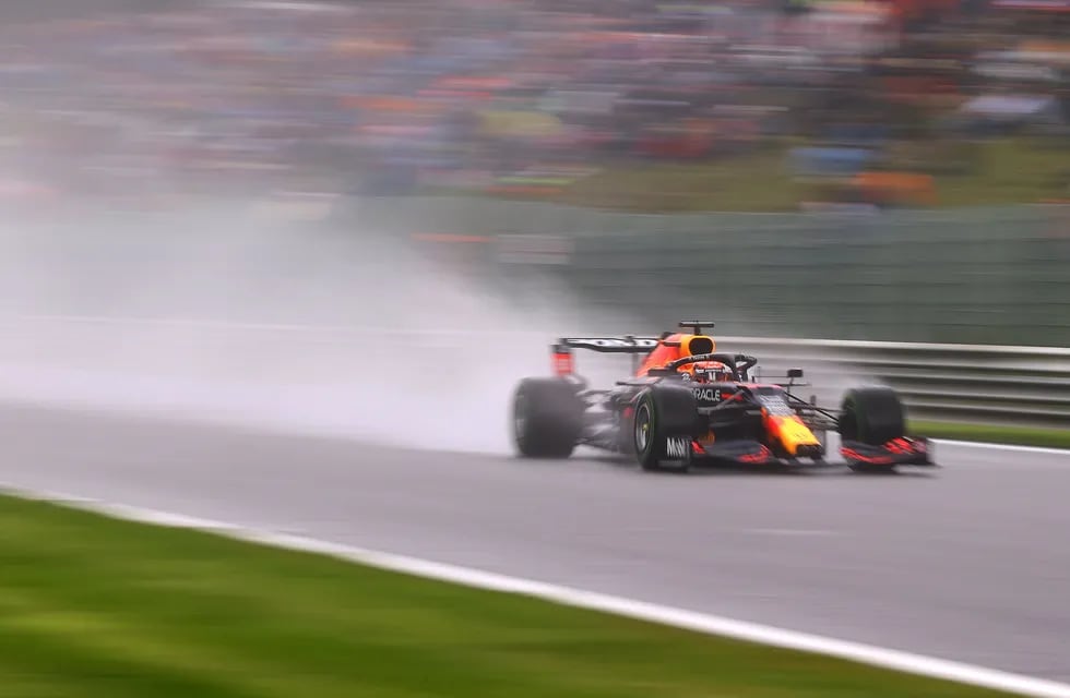 Verstappen dominó en el agua con Red Bull.