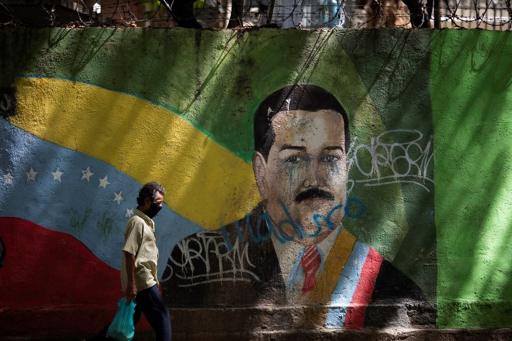 Maduro prohíbe canciones de protesta.