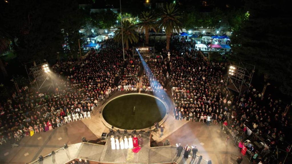 Vendimia de la Luna fue la puesta en escena que se realizó en la plaza Carlos María de Alvear.