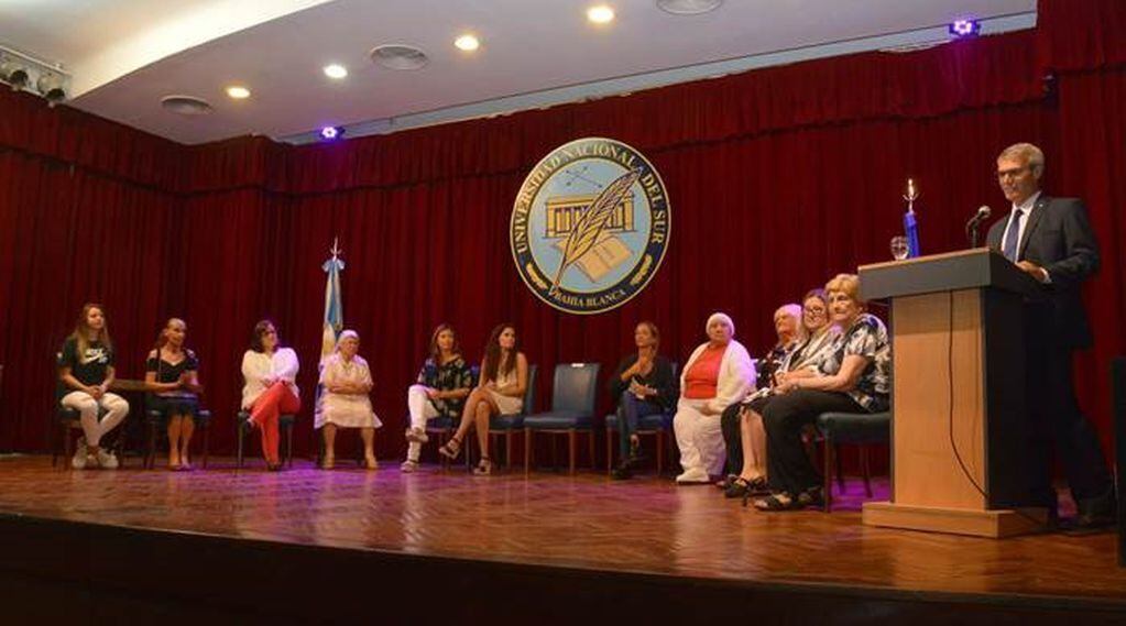 8 mujeres fueron distinguidas por su labor en la ciudad de Bahía Blanca