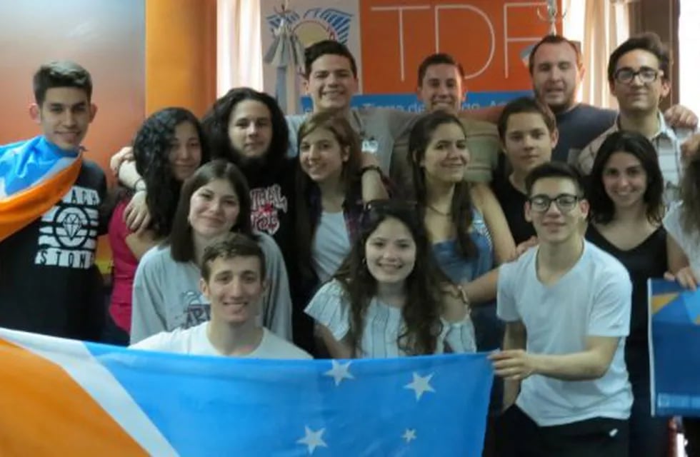 Estudiantes fueguinos integrantes del Parlamento Juvenil del Mercosur