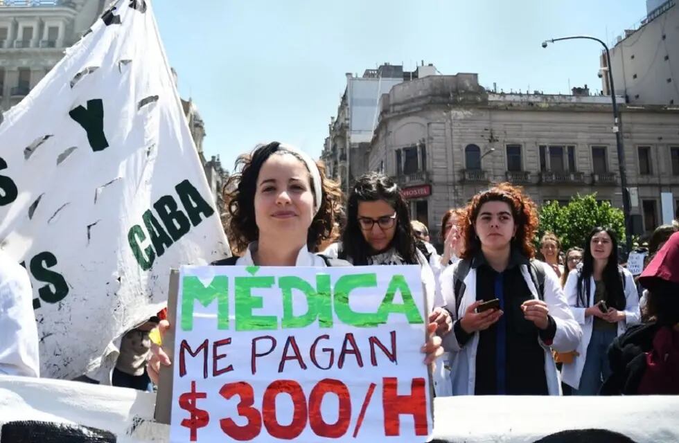 Médicas y enfermeras se suman a la movilización de este jueves en defensa de sus salarios