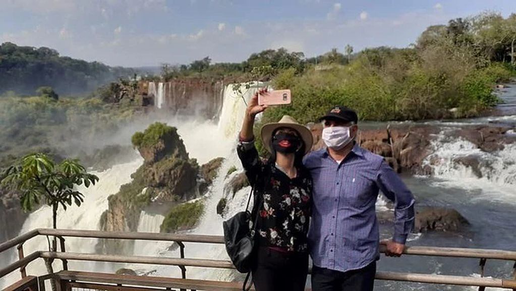 En la ciudad de Iguazú siguen vacunando al sector de comercio y turismo del municipio.