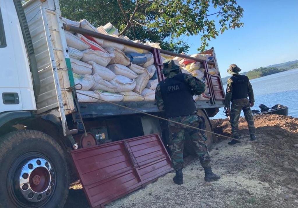 Casi 12 toneladas de soja ilegal fueron incautadas en El Soberbio.