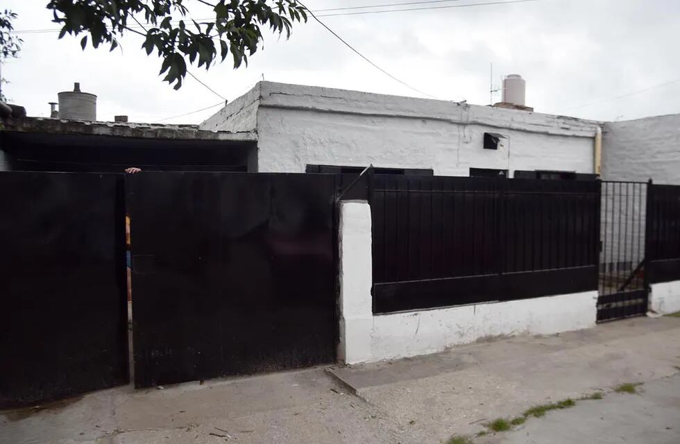 Se derrumbó una casa en Villa El Libertador. Calle Sobremonte al 5700. No hay heridos. (Pedro Castillo)