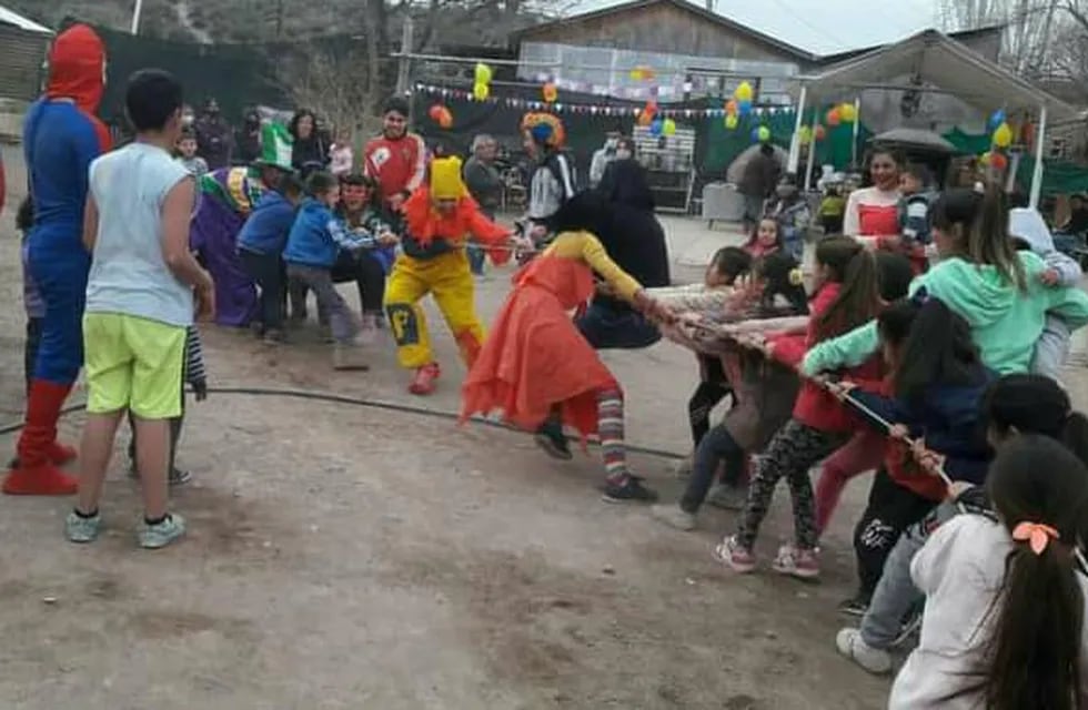 Ropero Solidario trata de juntar ropa, juguetes y golositas para festejar los Reyes  Magos a niños del Pedemonte.