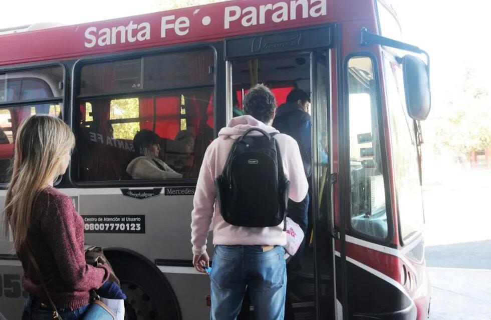 Nuevo aumento del boleto entre Paraná y Santa Fe: Los precios