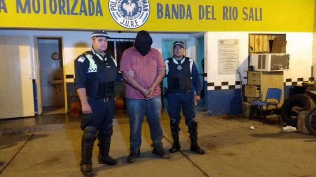 Un hombre apodado “Roly”, de 26 años, se presentó el domingo en la División Homicidios de la Policía de Tucumán y quedó detenido como sospechoso por la muerte de Pablo Maximiliano Mariotti. Foto: Policía de Tucumán.