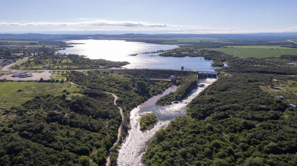 El lago Piedras Moras y el río Tercero (o Ctalamochita), entre las ciudades de Almafuerte y Río Tercero. (Gentileza)