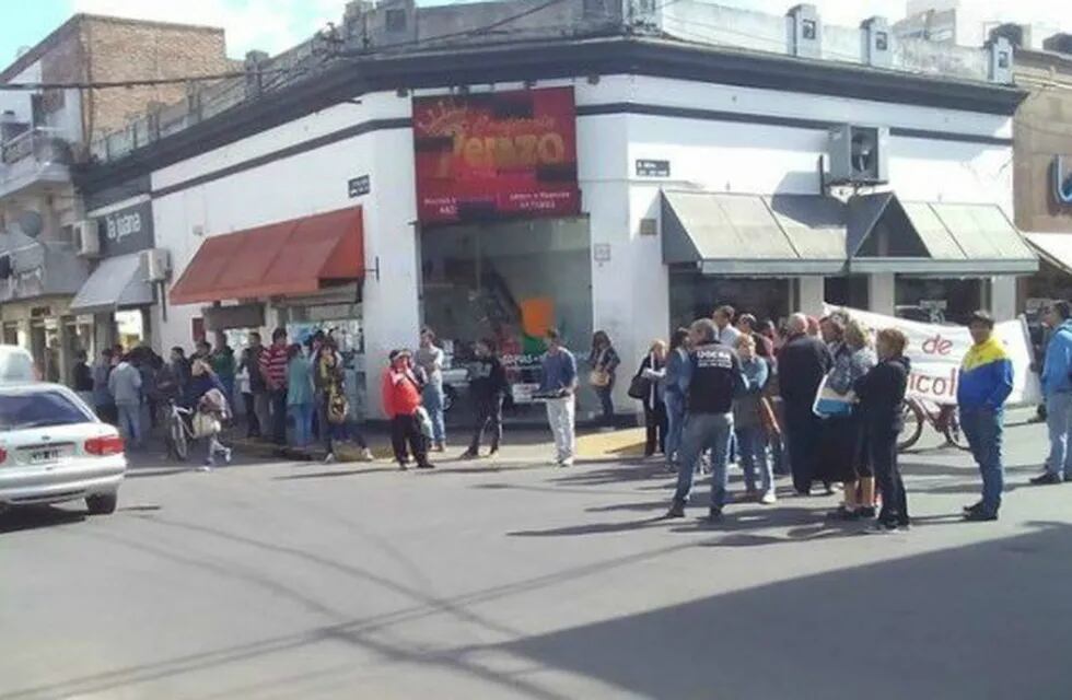 Protesta en San Nicolu00e1s por el paro de transporte