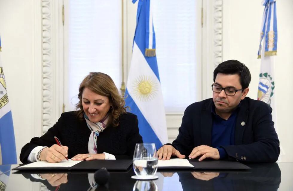 Mónica Fein y Gerardo Pisarello Prados renovaron los vínculos de amistad e intercambio de ambas ciudades.