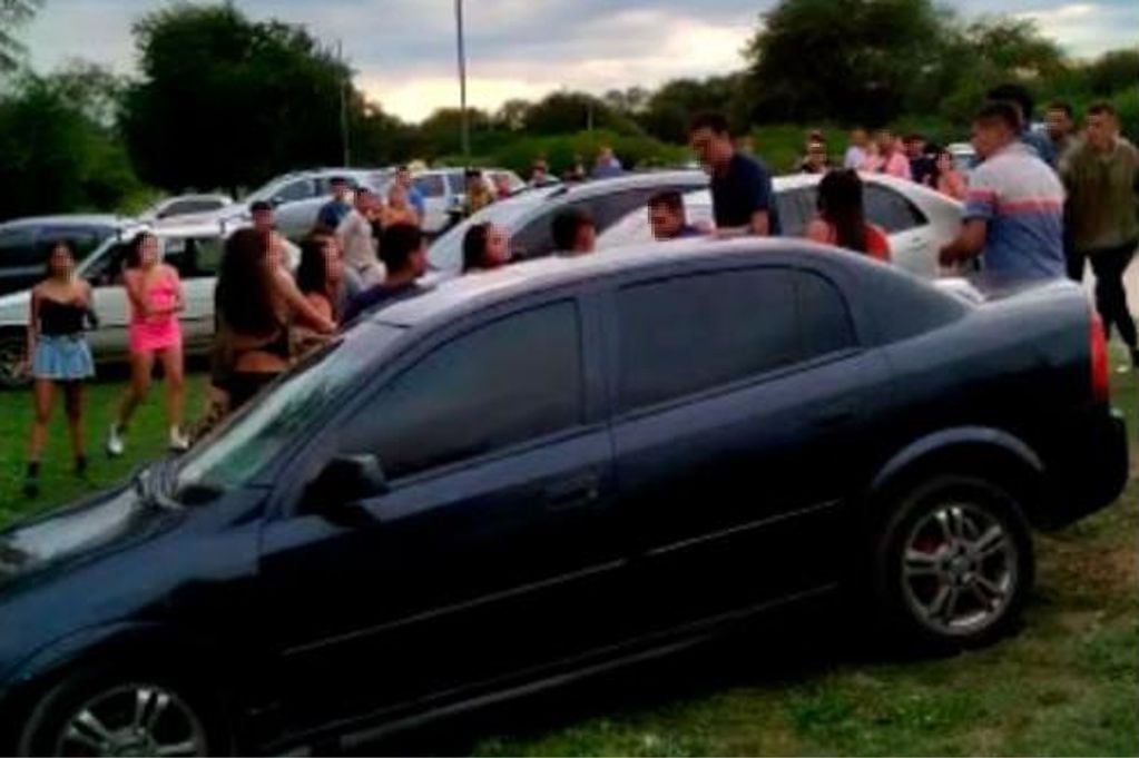 Un detenido por apuñalar a dos jóvenes a la salida de un boliche en Villa de Soto (Captura de video).
