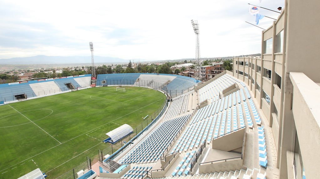 El estadio "23 de Agosto" del Club Gimnasia y Esgrima de Jujuy fue el escenario este miércoles del primer partido por la Copa Argentina que se disputó en la provincia.