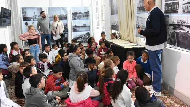 Los chicos de la primaria visitaron la muestra itinerante sobre los inmigrantes