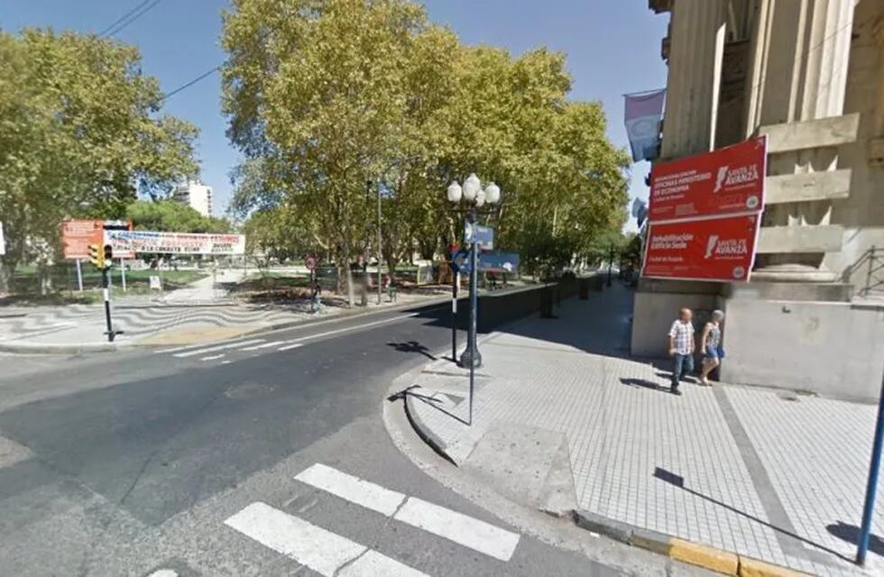 El sospechoso fue interceptado en Santa Fe y Dorrego. (Google Street View)