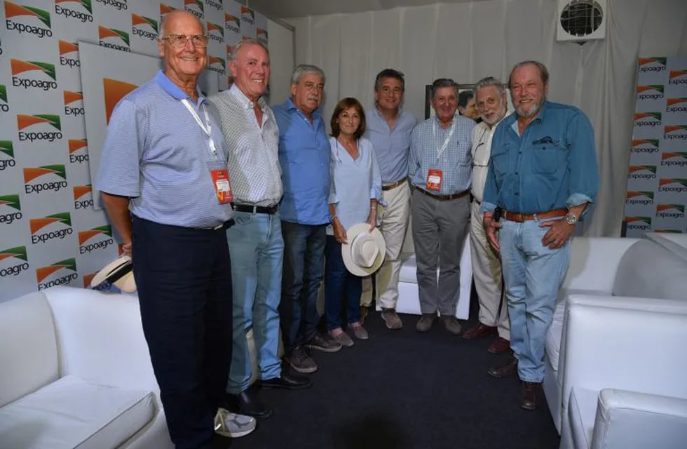 Mario Llambías, Luciano Miguens, Carlos Garetto, Eduardo Buzzi y Hugo Luis Biolcati se reencontraron en Expoagro 2018. (Prensa Expoagro)